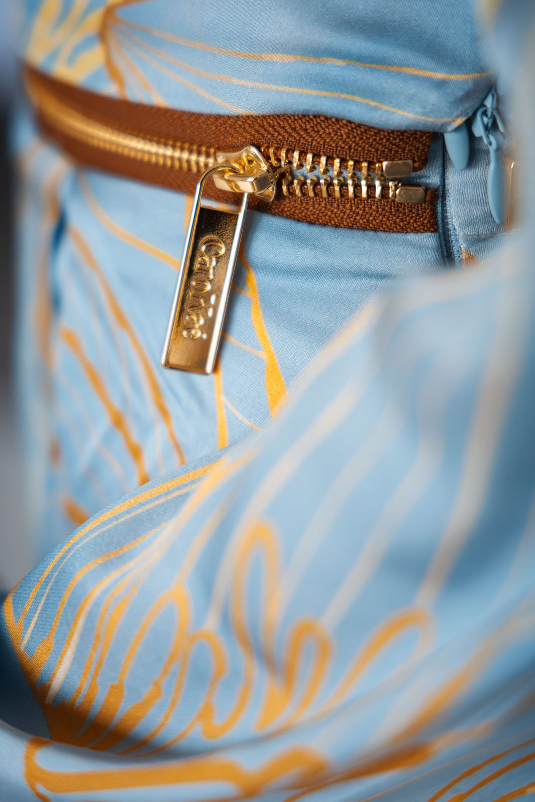 4-teiliges wandelbares Kleid-Set in hellblau und gold