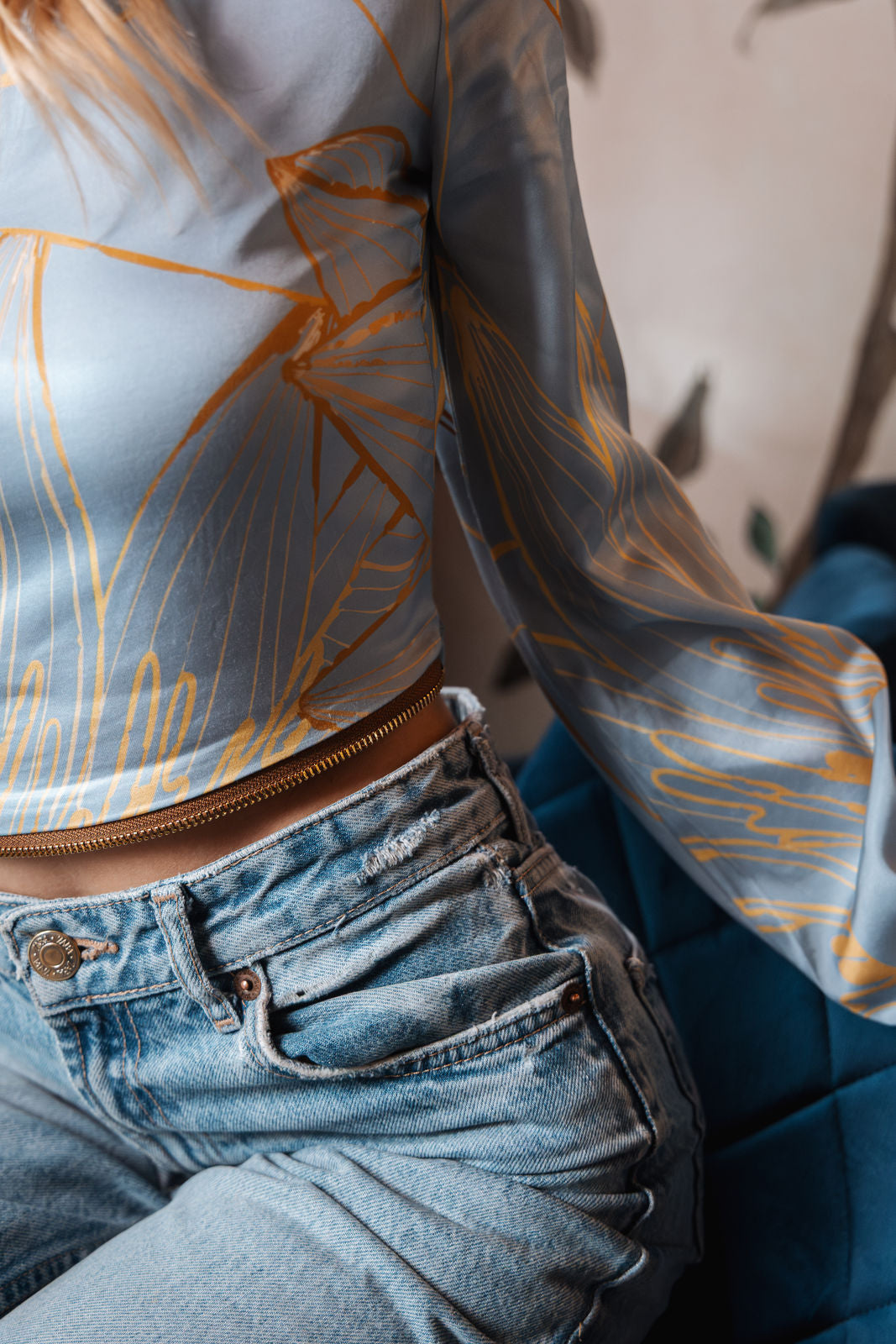 Zip-Oberteil One-Shoulder im schönen Hellblau mit Gold